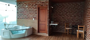 Panoramic Suite | Individually decorated, individually furnished, desk, laptop workspace - Casa de Campo El Descanso (Baños de Agua Santa)