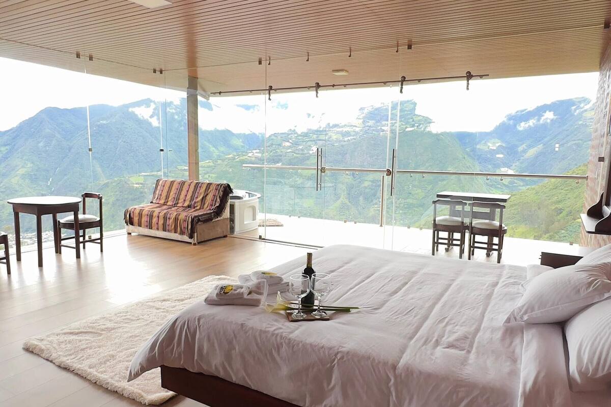 Suite Confort | Escritorio y espacio para trabajar con un portátil