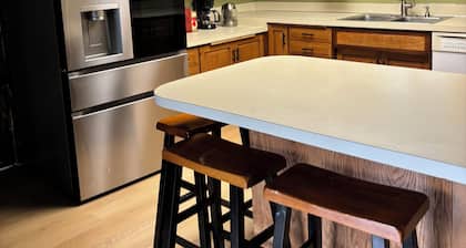 Charming big 4 bedroom house in peaceful Spanaway next to Spanaway high school.