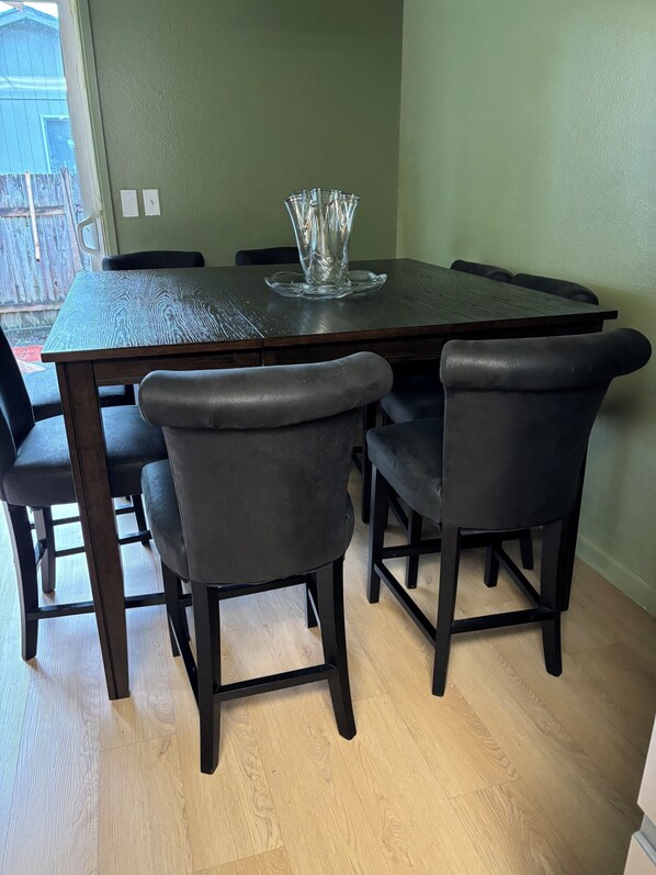Dining - Swimming Pool, volleyball court, Pickleball court, basketball court, BBQ Grill (Spanaway)
