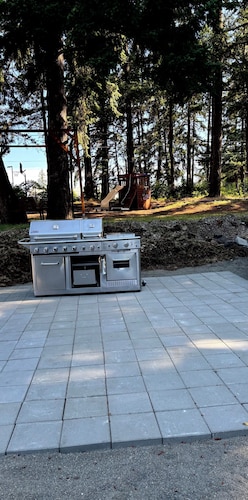 Swimming Pool, volleyball court, Pickleball court, basketball court, BBQ Grill