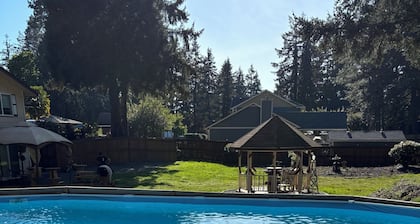 Charming big 5 bedroom house in peaceful Spanaway next to Spanaway high school.