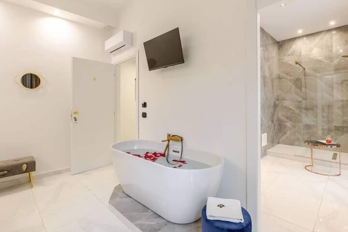 Kamar Double Superior | Seprai premium, selimut bulu angsa, tirai kedap cahaya, dan Wi-Fi gratis