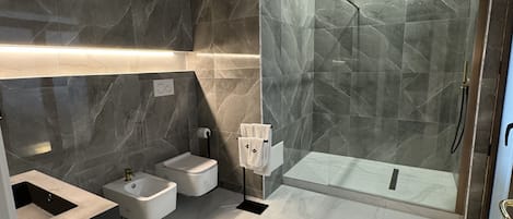 Superior Double Room | Bathroom | Shower, hair dryer, bathrobes, slippers
