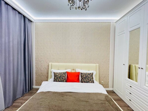 3 habitaciones, tabla de planchar con plancha, wifi y ropa de cama 