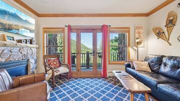 Condo (2 Bedrooms) | Property amenity