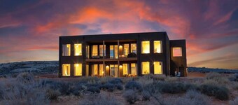 The Highlander - Luxe, Hot Tub, Firepit, Views