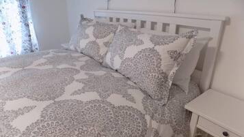 2 bedrooms, desk, iron/ironing board, WiFi