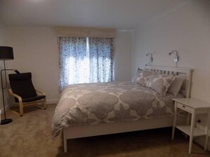 2 slaapkamers, een bureau, een strijkplank/strijkijzer, wifi
