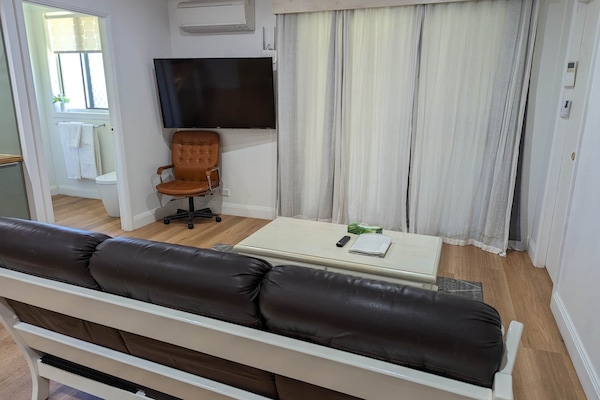 Creekland Studio Lounge(2)
