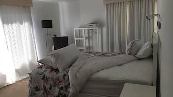 1 bedroom, desk, iron/ironing board, WiFi