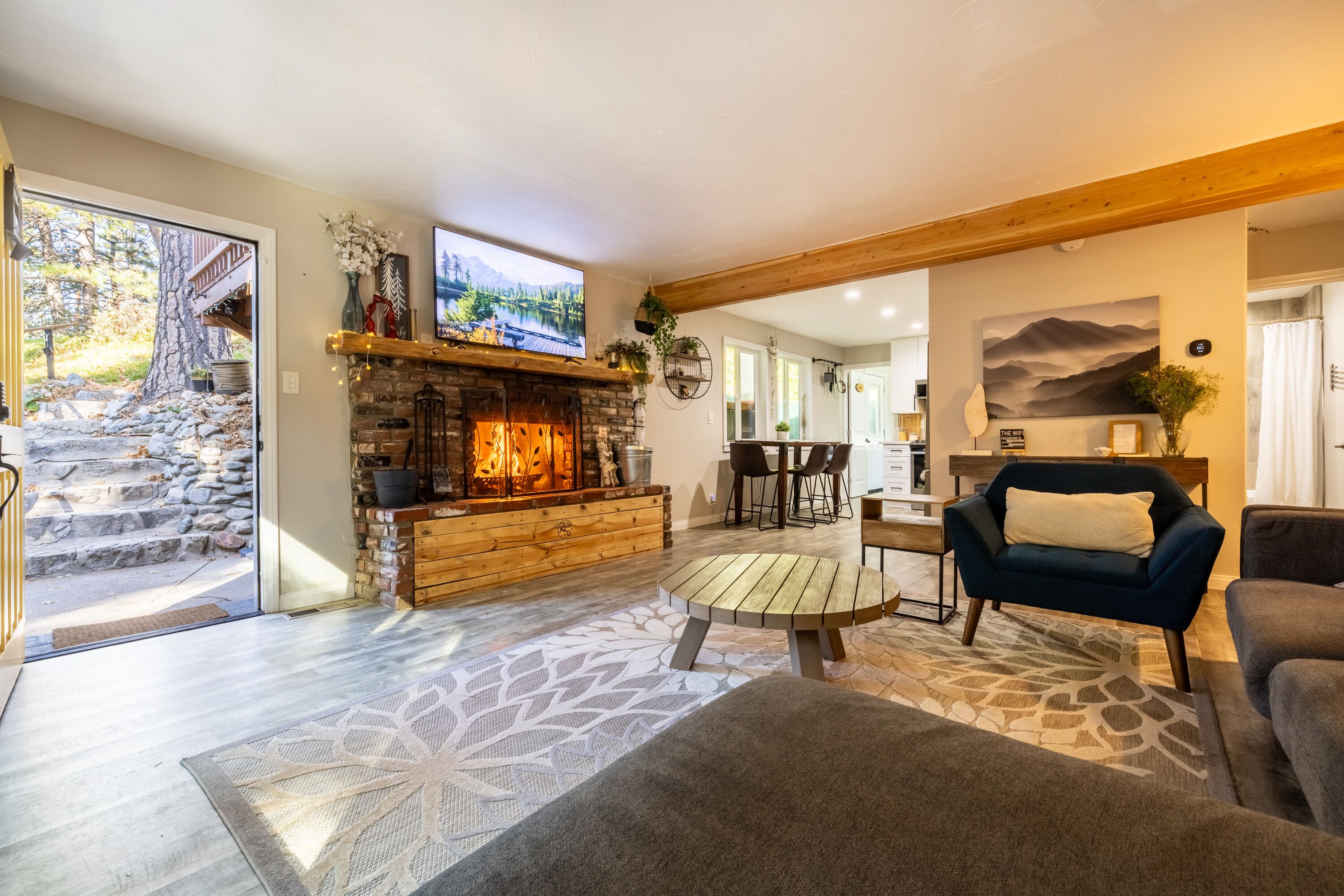 Four Bears Cabin - Family Fun - Dog Friendly - Walk to lake!