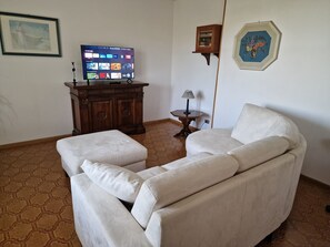 TV - Habitat - Vacation House in Perugia (Perugia)