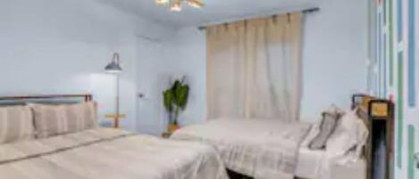 4 habitaciones, tabla de planchar con plancha y wifi