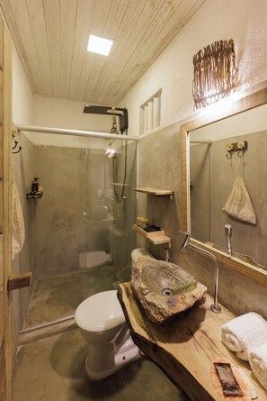Designertoiletartikler, hårtørrer, badekåber, håndklæder