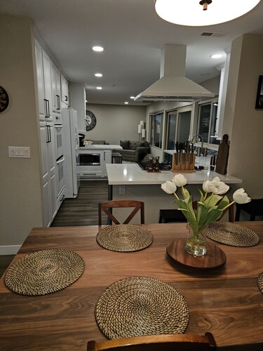 Family Retreat-Full Kitchen✅10min-Zoo, Balboa Park✅Views✅BBQ✅Smart TV's✅Hot Tub