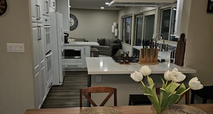 Family Retreat-Full Kitchen✅10min-Zoo, Balboa Park✅Views✅BBQ✅Smart TV's✅Hot Tub