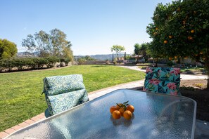 Outdoor dining - Family Retreat-Full Kitchen✅10min-Zoo, Balboa Park✅Views✅BBQ✅Smart TV's✅Hot Tub (San Diego)