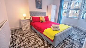 3 quartos, ferros/tábuas de passar roupa, Wi-Fi, roupa de cama