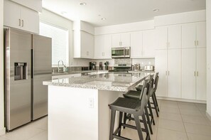 Fridge, microwave, oven, stovetop - PGA Desert Escape | Pool, Gym & Gated Access (La Quinta)