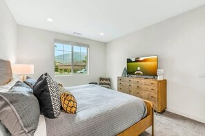 4 habitaciones, escritorio, tabla de planchar con plancha y wifi
