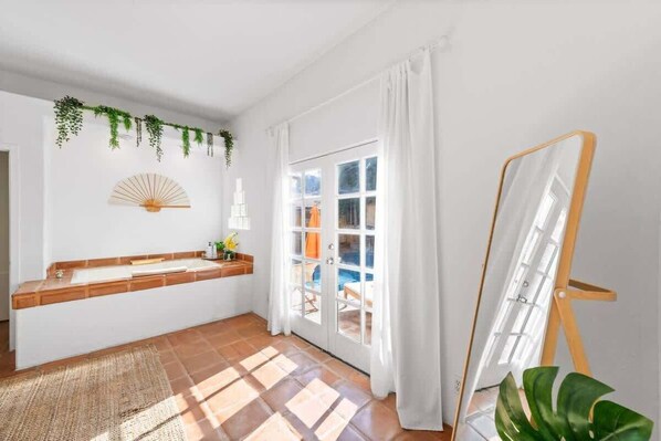 Interior - La Quinta Casita | Private Pool, Mountain View (La Quinta)