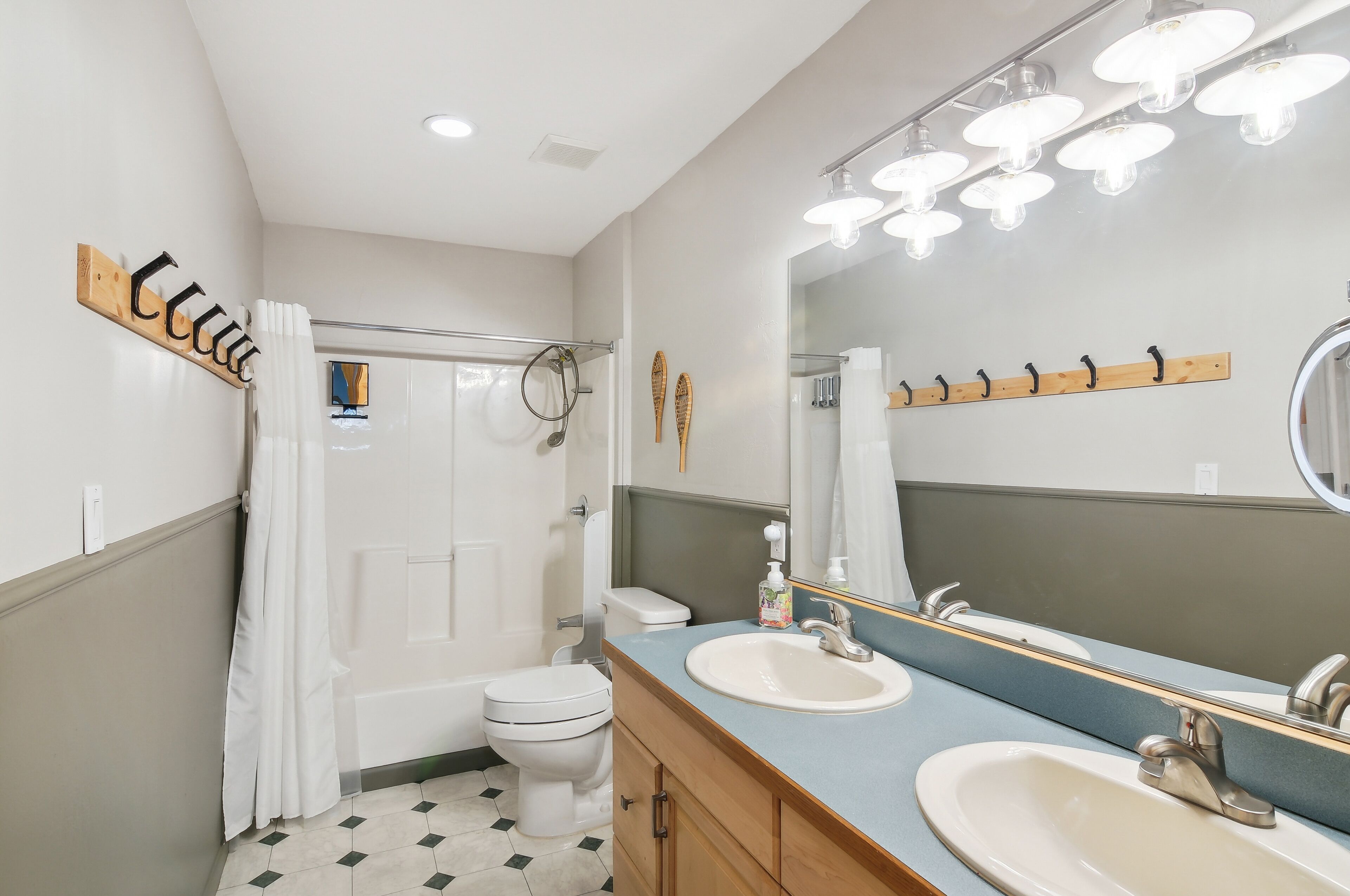 Hair dryer, towels