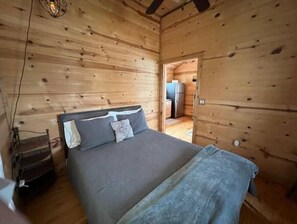 1 habitación, escritorio, tabla de planchar con plancha y wifi gratis
