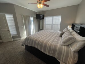 3 bedrooms, iron/ironing board, WiFi, bed sheets - Right on the 21mm!! 3 bedroom 2 bath waterfront home with dock! In Redhead Cove! (Osage Beach)