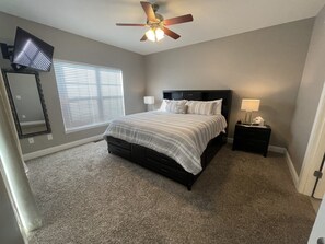 3 bedrooms, iron/ironing board, WiFi, bed sheets - Right on the 21mm!! 3 bedroom 2 bath waterfront home with dock! In Redhead Cove! (Osage Beach)