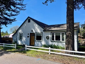 Exterior - The Station - Your ideal Glacier National Park basecamp! (Columbia Falls)