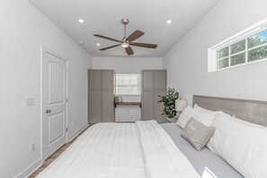 2 bedrooms, desk, iron/ironing board, travel crib