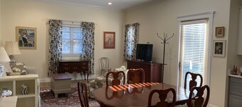 Convenient Needham 1BR apartment near Hersey train stop with private parking