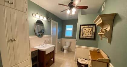 The Bunkhouse- 2 bedroom guest suite