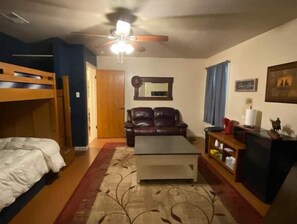 2 bedrooms, free WiFi, bed sheets