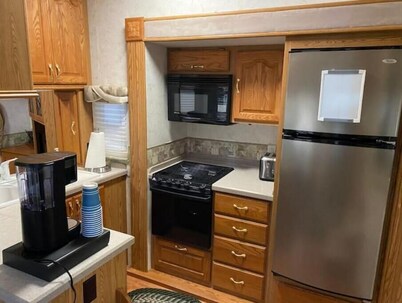 5th Wheel Camper with plenty of outdoor space