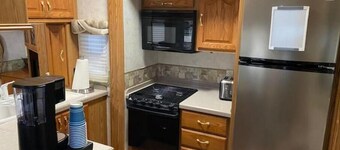 5th Wheel Camper with plenty of outdoor space