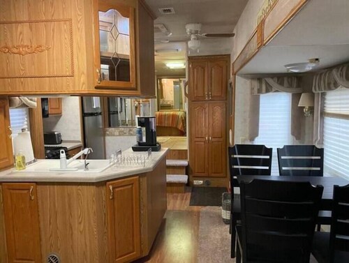 5th Wheel Camper with plenty of outdoor space