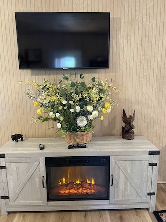 Interior. Meadow Farm-View Getaway