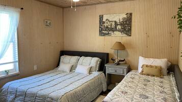 1 chambre, coffres-forts dans les chambres, fer et planche à repasser