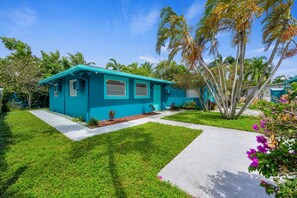 Exterior - Stylish Suite Near Shops with Free Parking and fast wi-fi (Fort Lauderdale)