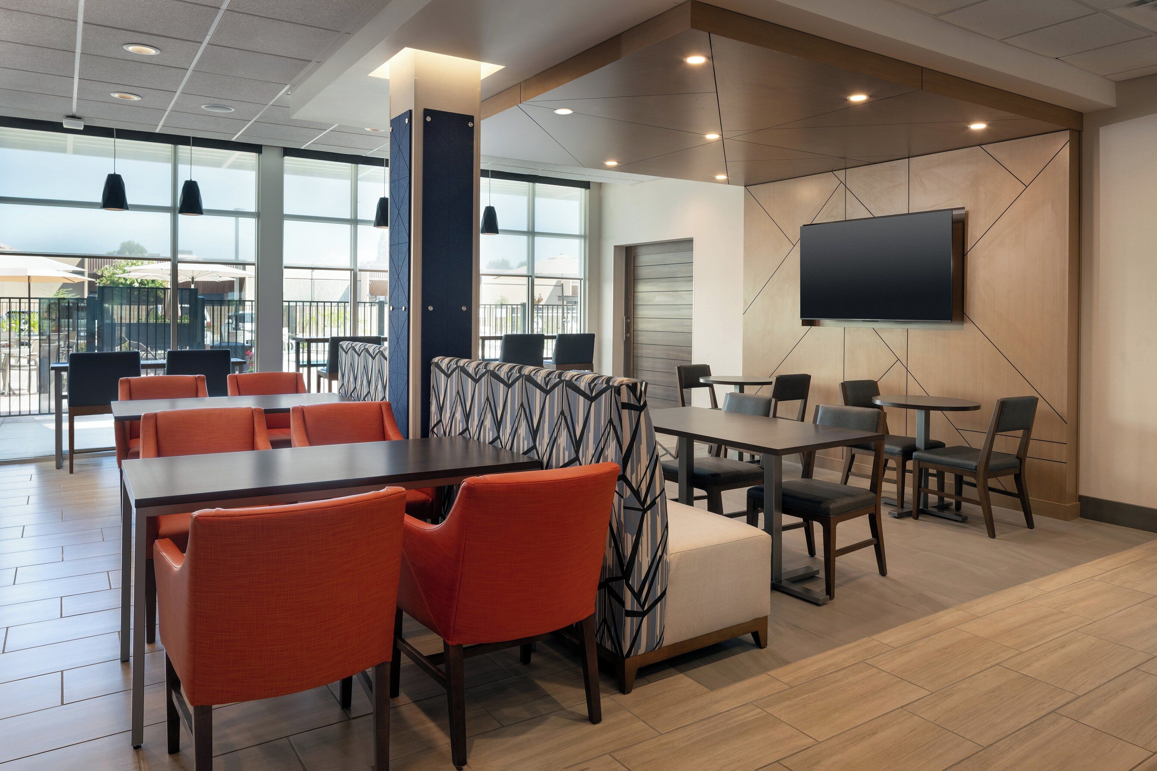 Photo - Holiday Inn Express & Suites Fresno Airport by IHG