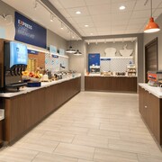 Holiday Inn Express & Suites Fresno Airport by IHG