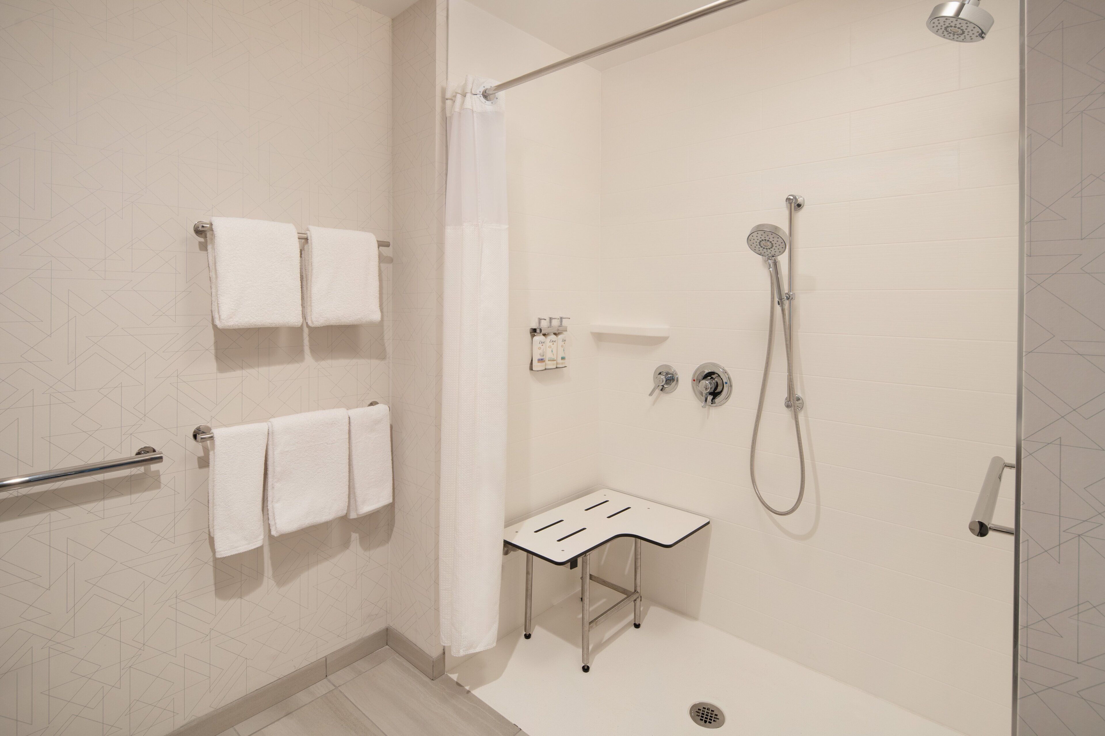 Photo - Holiday Inn Express & Suites Fresno Airport by IHG