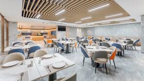 Local and international cuisine - Holiday Inn Express Quanzhou Taishang by IHG (Quanzhou)