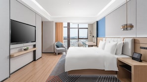 Standard Room, 1 King Bed, Mountain View (High Floor) | Premium bedding, down comforters, desk, soundproofing