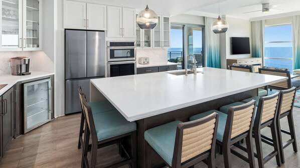 A modern kitchen with a central island, stainless steel appliances, and a view to the outside. - Holiday Inn Club Vacations Myrtle Beach Oceanfront by IHG (Myrtle Beach)
