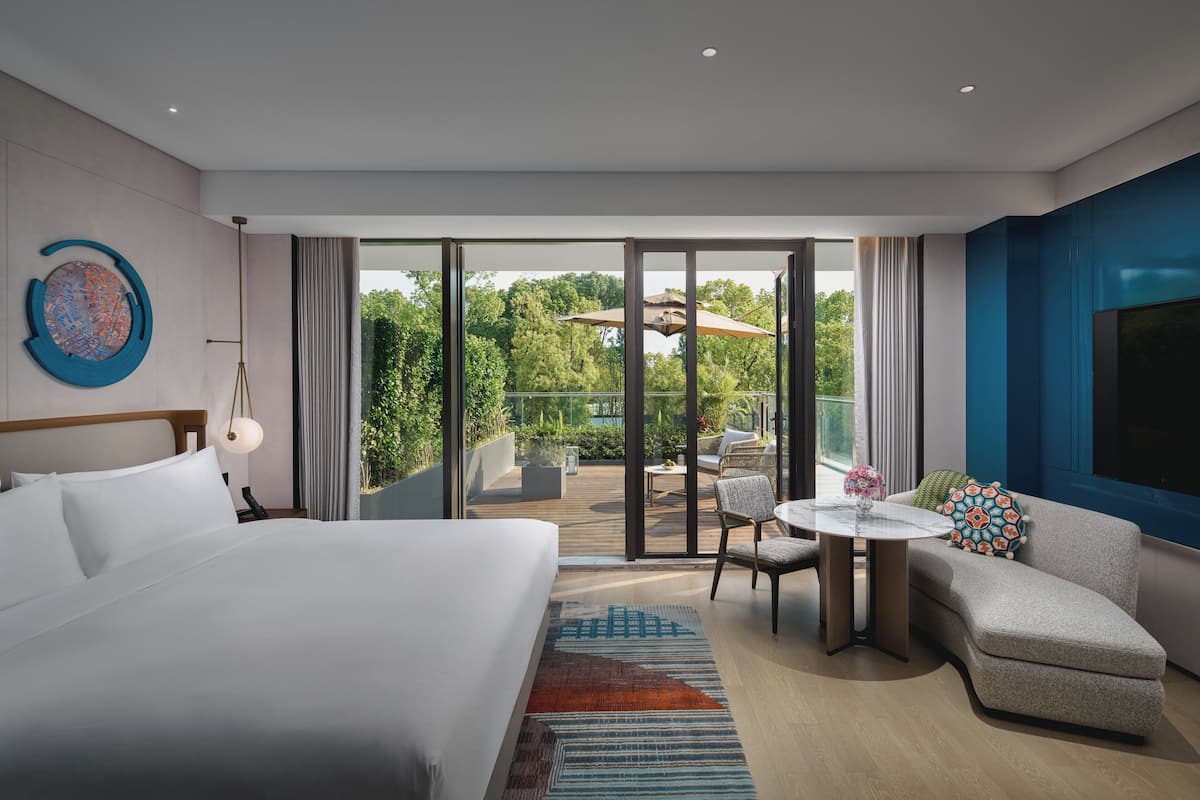Premium Room, 1 King Bed, Accessible, Terrace (Terrace Access)