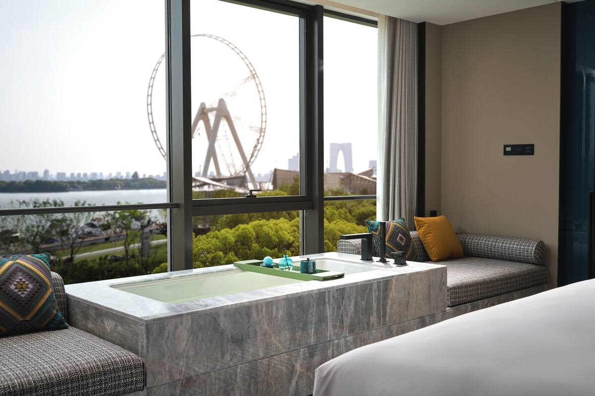 Suite, 1 Tempat Tidur King, pemandangan danau | 1 kamar tidur, Wi-Fi gratis, dan seprai linen