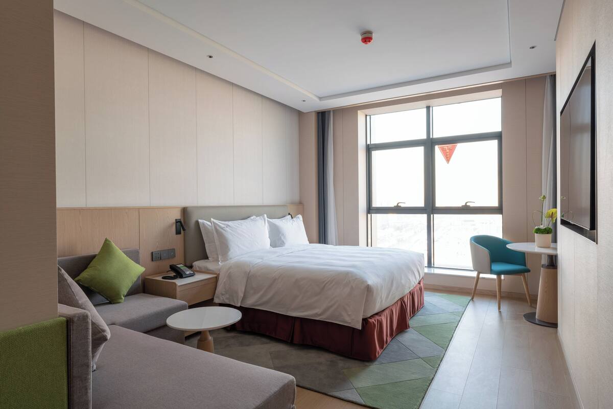 WiFi (free), bed sheets